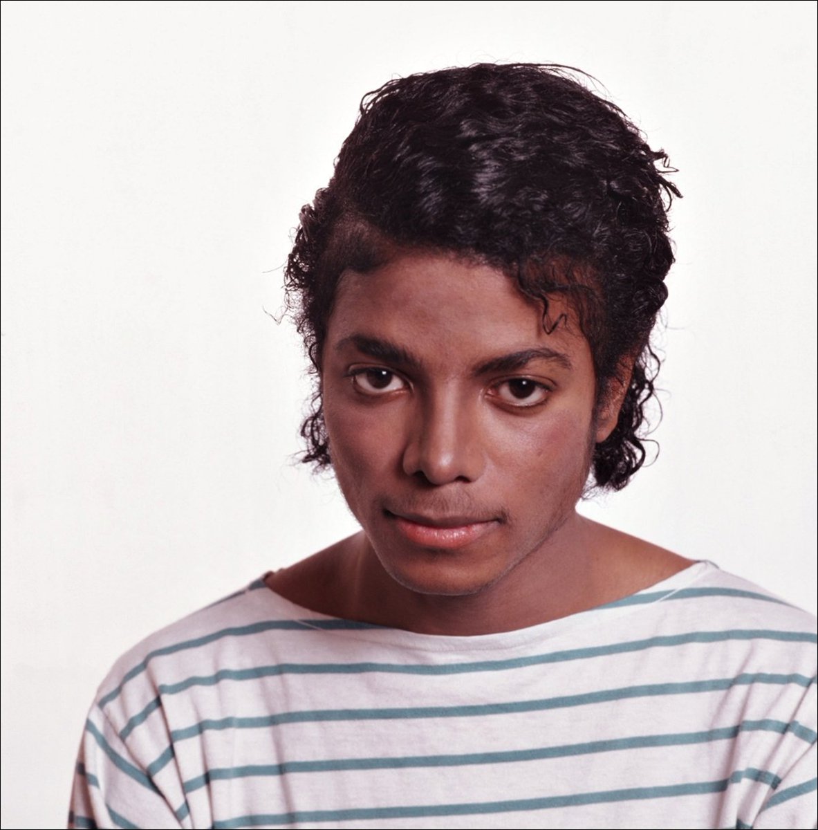 Michael83144011's tweet photo. Minha sessão de fotos realizada pela fotógrafa Bonnie Schiffman para a revista Rolling Stone em 17 de fevereiro 1983 https://t.co/xRL9dRMprP
