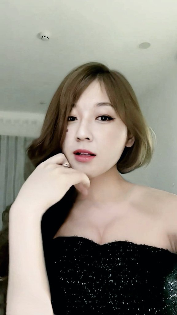 想问问有没有人的性向是和我差不多的，
我喜欢女装与男人肛交，只当0。
但是我绝对不喜欢男人，觉得恶心。
其实就和砌模型或玩游戏，只是爱好。
当然我是非常业余的😅