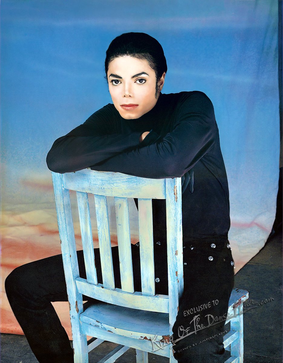 Michael83144011's tweet photo. Estima-se que eu tenha gastado US$ 10 milhões para gravar o álbum Dangerous. Eu utilizei 7 estúdios de gravação no processo. Por mais de 2 anos, tive acesso exclusivo 24h a um edifício que tinha 2 estúdios de gravação completos e custava cerca de US$ 4 mil por dia. https://t.co/fH6wF9nzXT