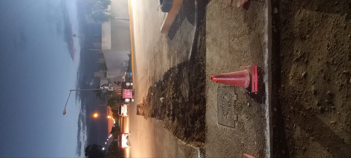 guerejavm's tweet photo. Este twit es para @DHCAGUAKAN @aguakan pues llevamos con esta obra 1 año y no se termina y nis dan puras largas y se pasan la bolita junto con las constructora deblos departamentos Delicias, el problema es que a cada rato nos dejan sin agua. Desde el martes no tenemos ni gota https://t.co/BNGZ1SDEX9