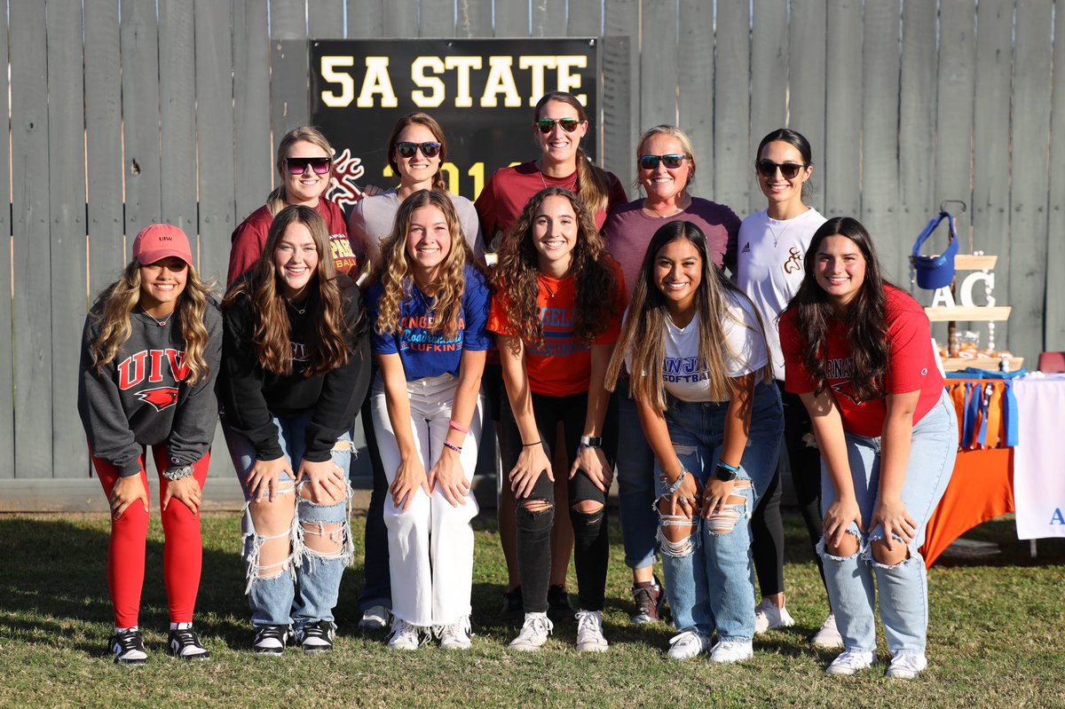 DPISD's tweet photo. Today, several Deer Park High School Softball players signed to play college ball!  Congratulations to Bryanna Fuentes, Aubrey Graham, Lorelei Graham, Lindsey McKnight, Angelina Morales, and Erin Perez. https://t.co/001qfCoVNP