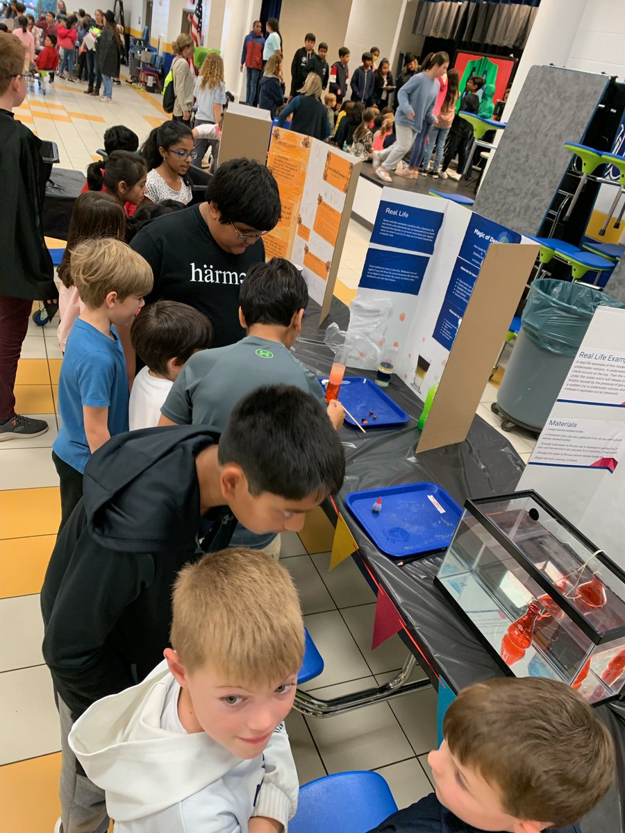 We were so proud to host our very first MAGIC OF STEM night at Whitlow! Our students and teachers got a chance to showcase their STEM talents to our community and they came ready for the show!