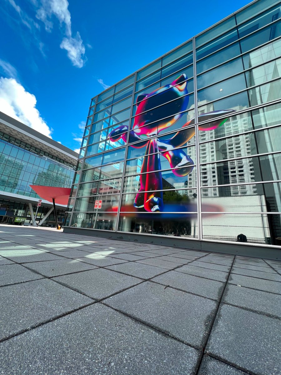 Wodzgn's tweet image. If you are attending #github 's #githubuniverse2022 , check the East wall of the Yerba Buena Center for Arts in SF.
👇🧵: