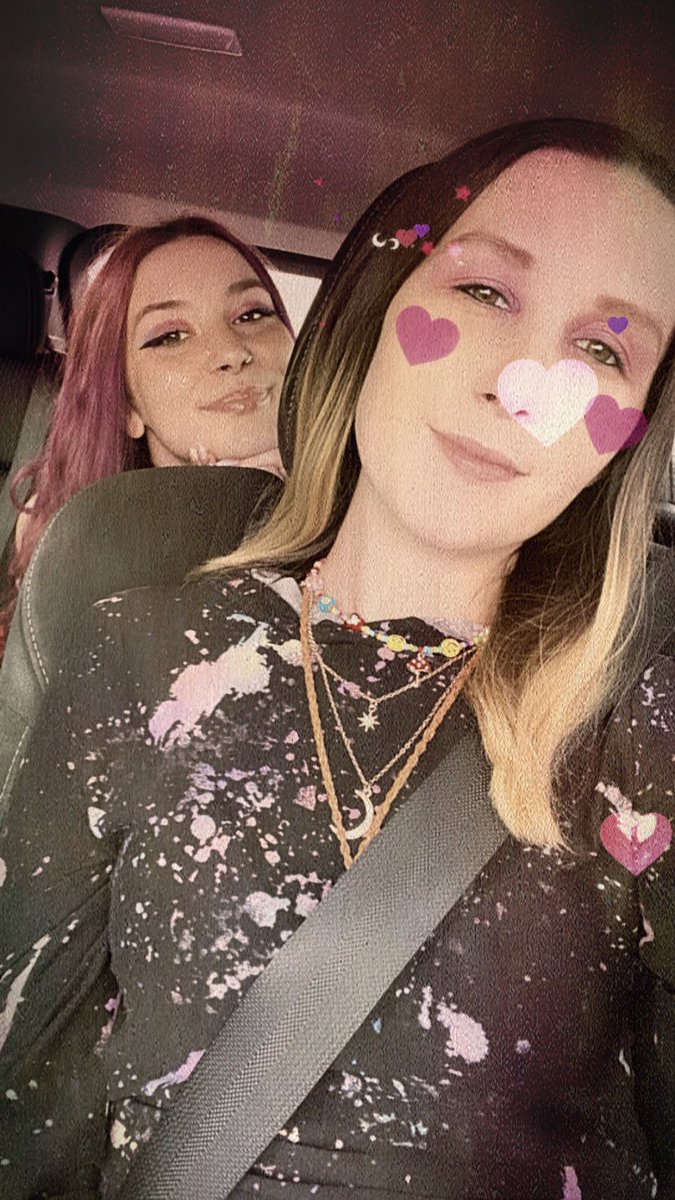 daisybomber22's tweet photo. Sister sister 🥰❤️😌🤪 #littlesis #bigsis #bestfriends #rider #dieforher https://t.co/u6IwnepocS