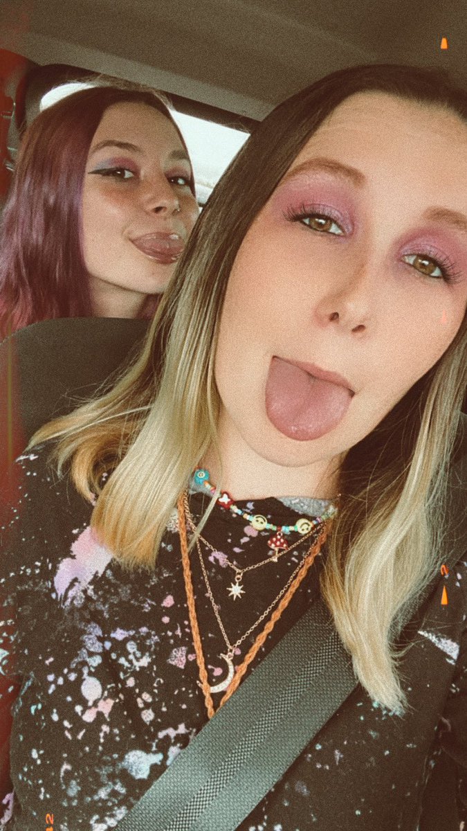 daisybomber22's tweet photo. Sister sister 🥰❤️😌🤪 #littlesis #bigsis #bestfriends #rider #dieforher https://t.co/u6IwnepocS