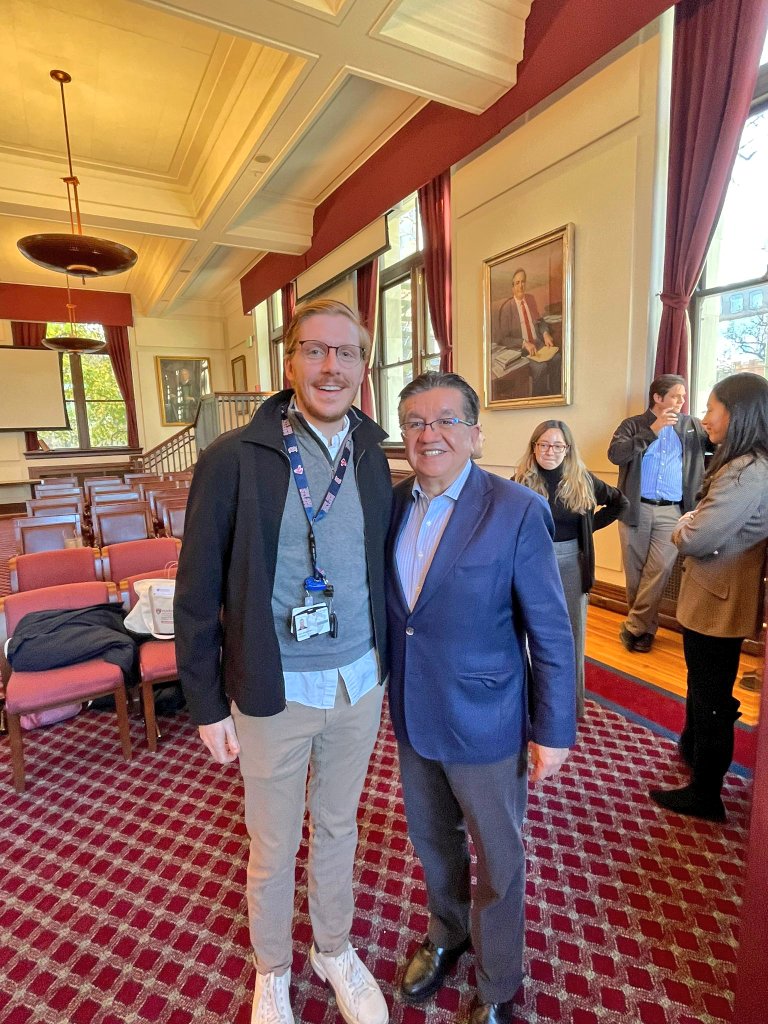 "Having a team of trustworthy, hardworking and bright individuals, is  key for a successful career in Public Health"

Gracias Ministro!