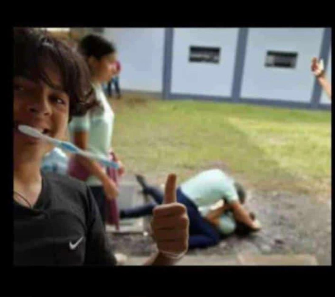 fallitas05's tweet photo. -los problemas que tengo 
-Yo diciendo si a todo con mis amigos https://t.co/6xc2C0kvzQ