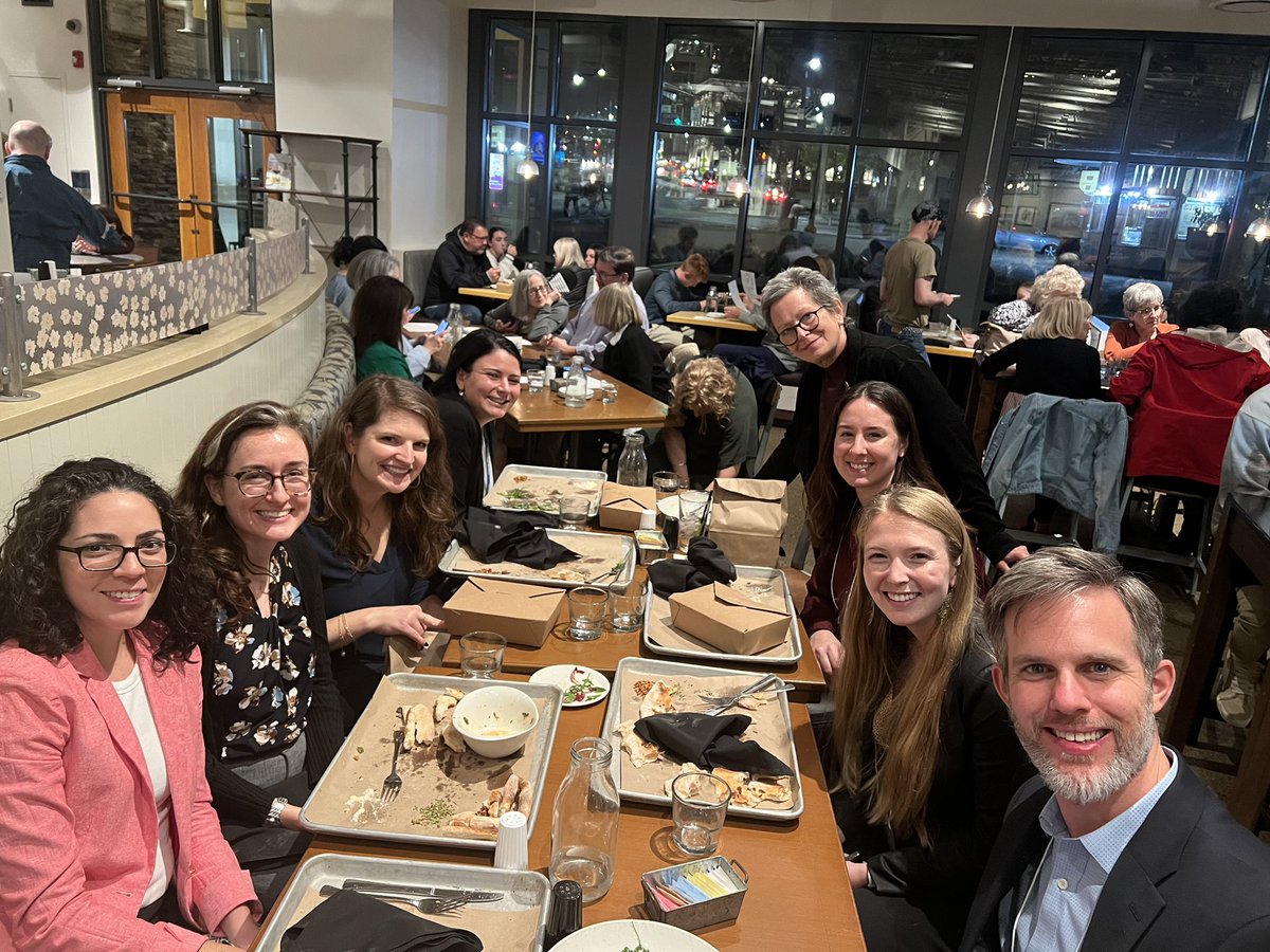 Capping off #Sleep Research Day at @ThePorchPGH with @sleep4healthnow @DelaineyWescott @C_Y_Doyle @Amy_SleepyOT And non-Twitter crew! Wonderful day of friendship and science.