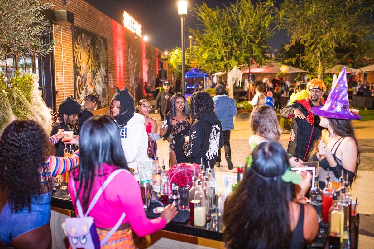 mainstreamco_'s tweet image. The cannabis industry is growing fast!As consumer interest rises⬆️, so does the need to find ways to excite them. 

With our Croptober Industry Mixer, we connected industry specialists &amp;amp; brands to enthusiasts for dialogue and access to the newest products on the block🔥