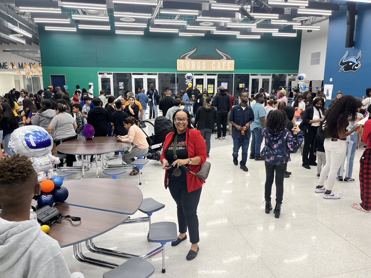 Ms. Wynn representing the FACE Department at Jones Middle School’s Family STEAM Night! @lmamerson #AldineConnected