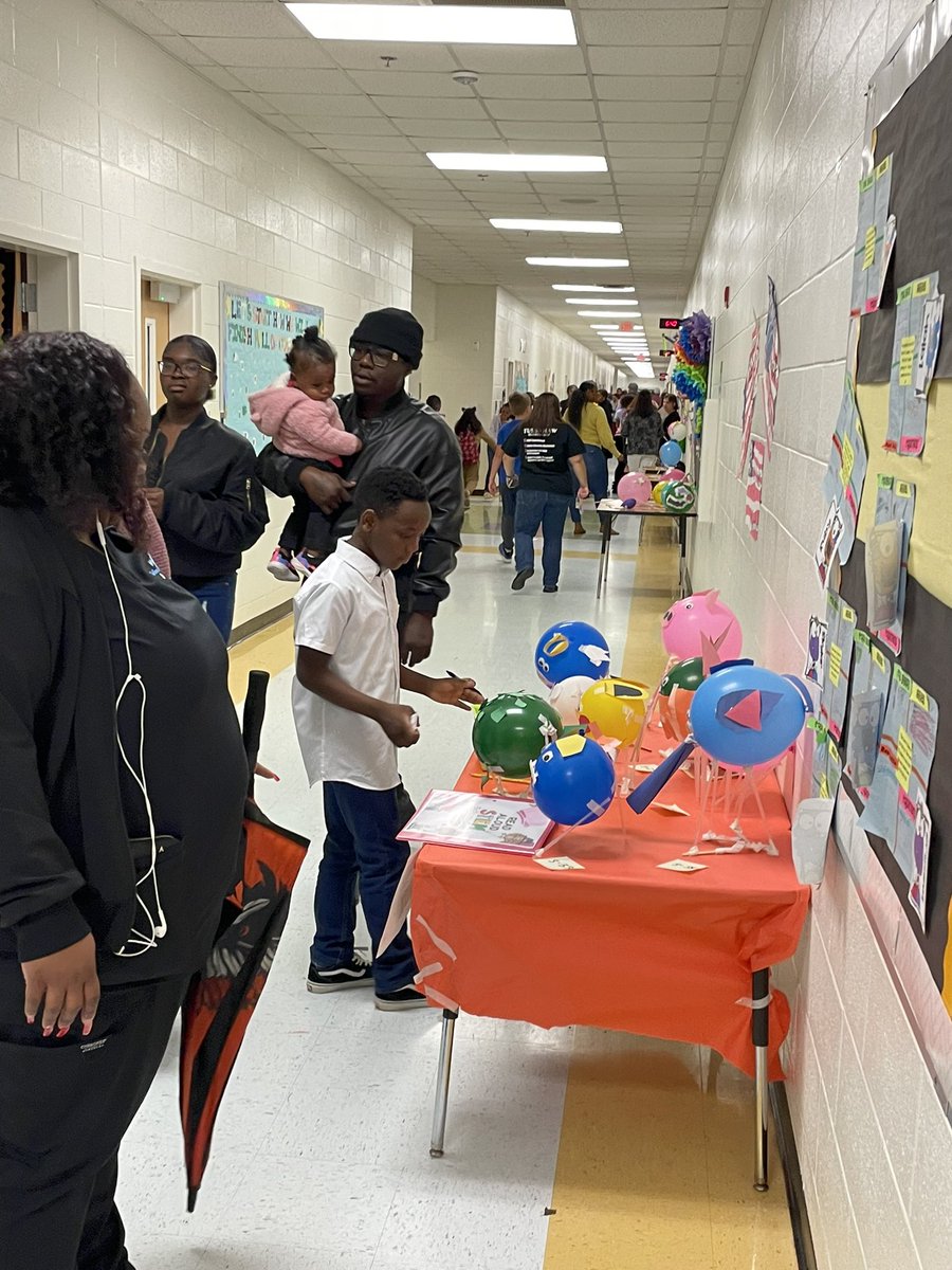 DawnAndersonHCS's tweet photo. STEM NIGHT @TES_hcs thanks @tessciencelab for all the hard work!!! @Lakanijones @AshaLomax08 @DrCNicholson @HenryCountyBOE https://t.co/OJXfi8EQPE
