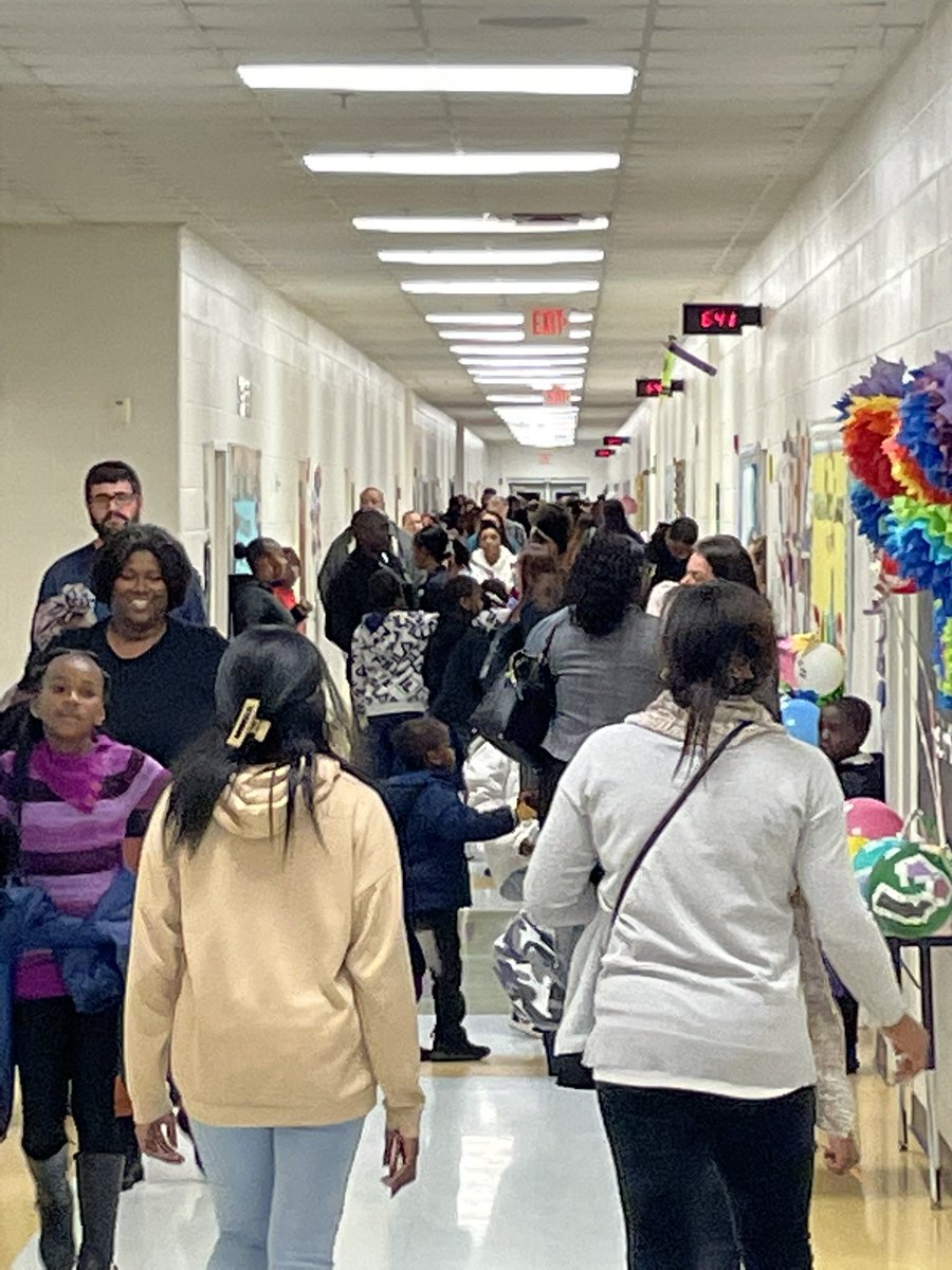 DawnAndersonHCS's tweet photo. STEM NIGHT @TES_hcs thanks @tessciencelab for all the hard work!!! @Lakanijones @AshaLomax08 @DrCNicholson @HenryCountyBOE https://t.co/OJXfi8EQPE