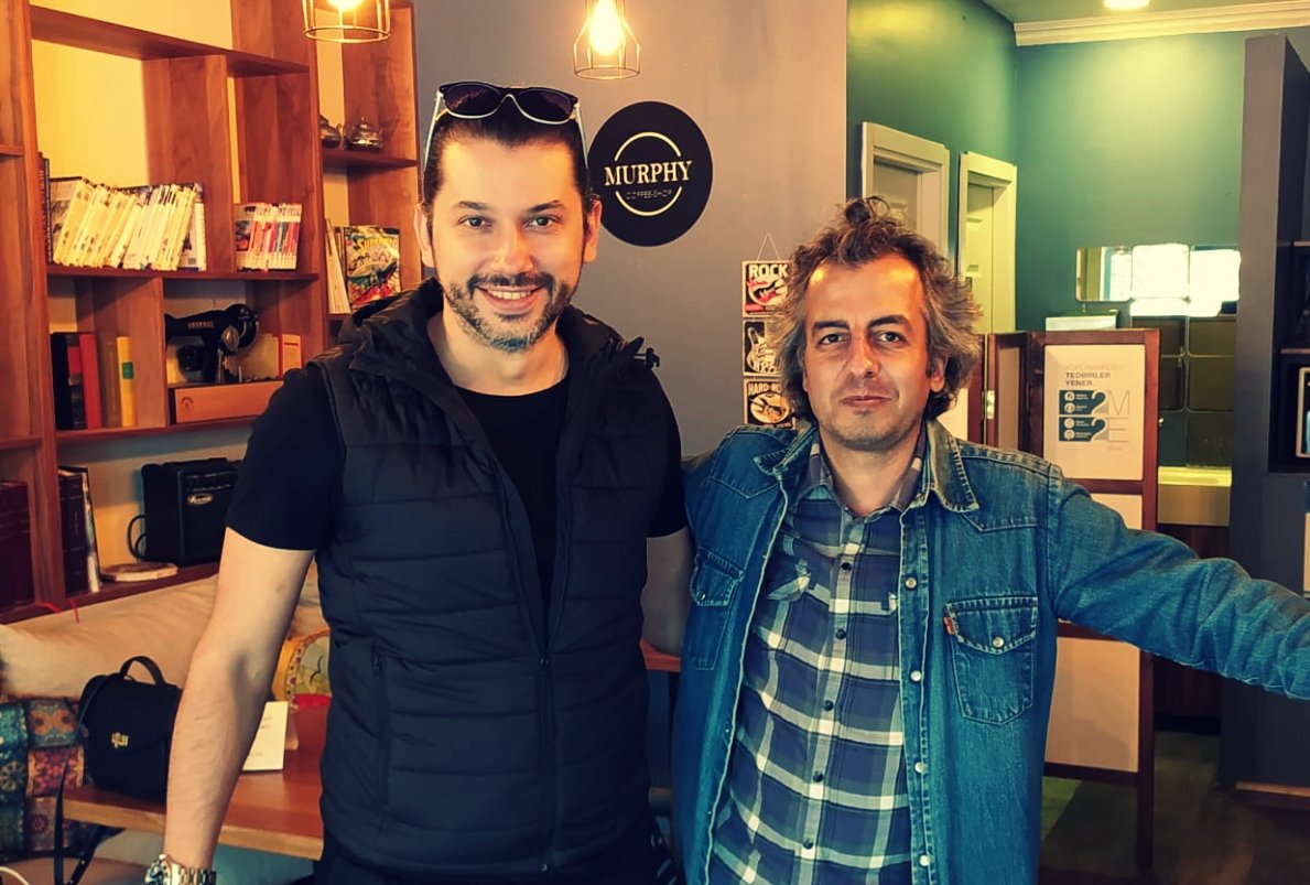 ilkeulaskuvanc's tweet photo. Sevgili dostum,#Cidesphere gitaristi,dünyanın görüp görebileceği en güzel insanlardan #AydınAytaç Hakk'a yürüdü...
2 yıldır sevgili eşiyle büyük bir sınavın zorluklarına aslanlar gibi göğüs gerdi;tebessümünü,güzel kalbini dünyadan hiç esirgemedi.
Mekanın cennet olsun dostum... https://t.co/EjCBgmNpty
