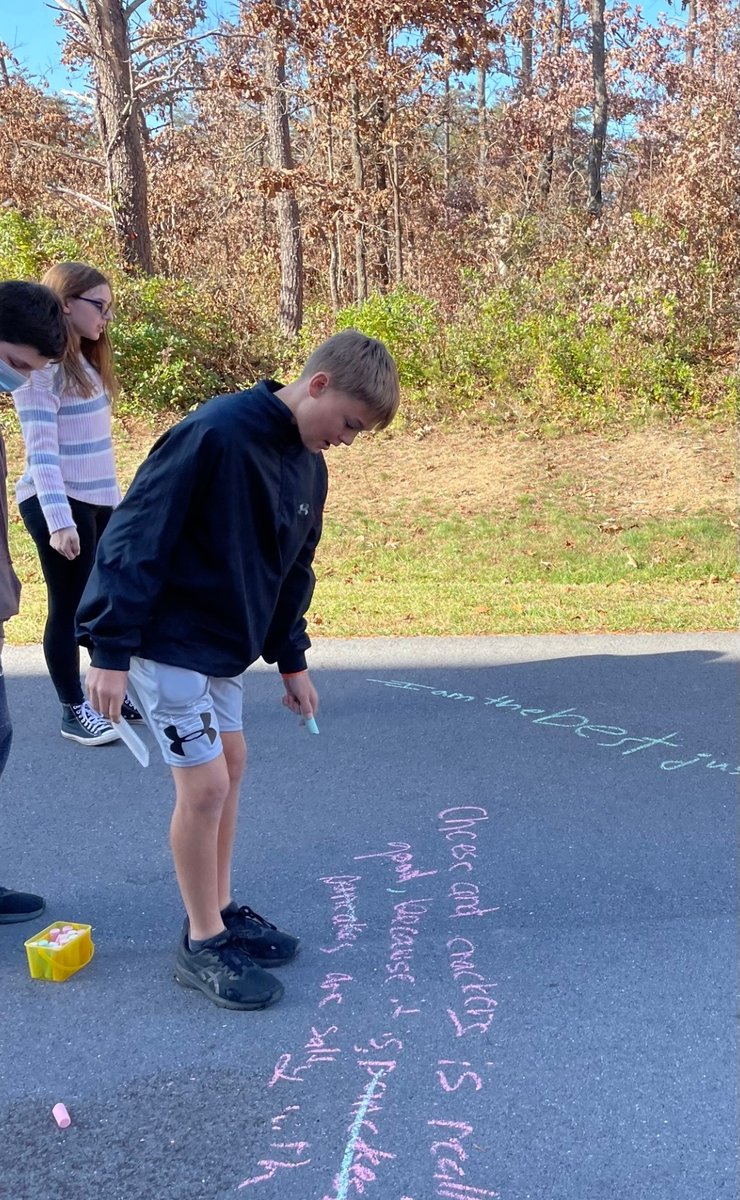 Look at these writers practicing their editing skills outside! #FCMSempowers @FCMSPrincipal <a href="/fcpsk12/">Frederick County Public Schools - Virginia</a>