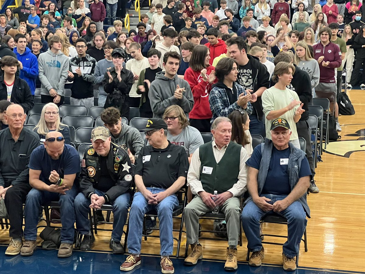AP_EHS's tweet photo. Thank you to all who have served! One of my favorite days of the year…Veteran’s Day! @NRHSRangers https://t.co/hdnRkJA0TT