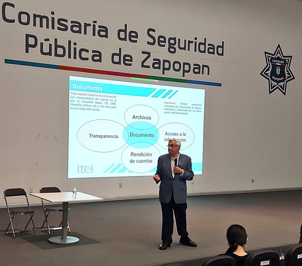 CESIP_ITEI's tweet photo. Hoy la clase del Diplomado en Transparencia y Protección de Datos Personales que se imparte en @PoliciaZapopan expone Moctezuma Quezada Enríquez, Coordinador General de Evaluación y Gestión Documental del @ITEIJal acerca del marco jurídico que regula los Archivos.
#PoderSaber https://t.co/hE9ADJ69VE