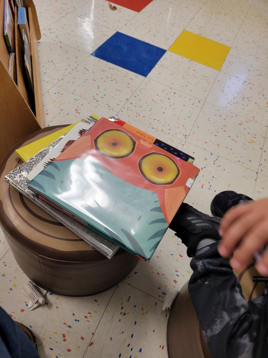 tigerkat81's tweet photo. When one of your preschool besties wants you to read with them, the only acceptable answer is an enthusiastic yes 😊 https://t.co/Pm2R5ifVRl