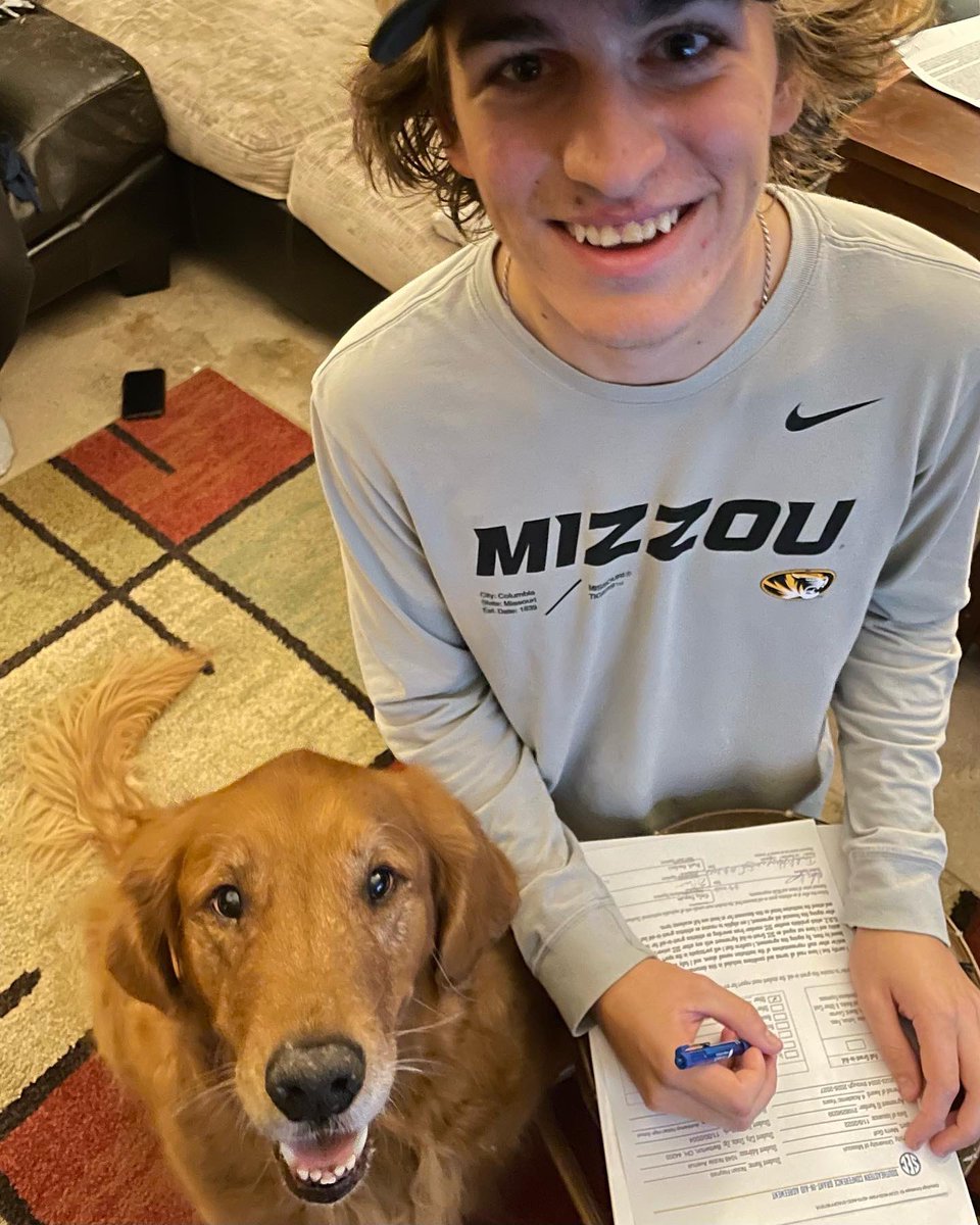 Officially a Tiger! ✍🏼🐯 <a href="/MizzouMensGolf/">Mizzou Men's Golf</a> <a href="/marklhankins/">@markLhankins</a> <a href="/MizzouAthletics/">Mizzou Athletics</a> <a href="/HobanBoysGolf/">HobanBoysGolf</a> @Hoban_Strength <a href="/HobanAthletics/">Hoban Athletics</a>