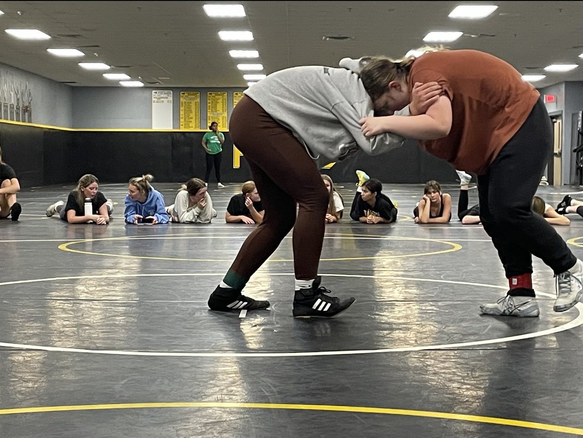 SEPgirlswrestle's tweet photo. Gear Handout ✅ 
Some wrestle offs ✅

First meet on Tuesday and our girls are ready💪🏽 Go Rams🐏 https://t.co/Jf5OPPtcAH