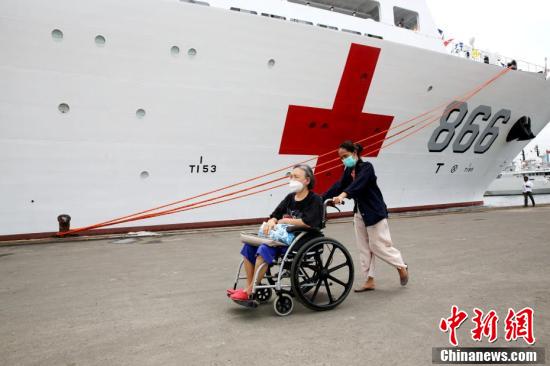 China2ASEAN's tweet photo. The Chinese #PLA #Navy's hospital ship #ArkPeace arrived at the port of Tanjng Priok in #Jakarta ystd for an 8-day goodwill visit as part of ''Mission Harmony-2022. The Ark Peace was warmly welcomed by the #Indonesian navy &local people. https://t.co/lZpv6AY94x