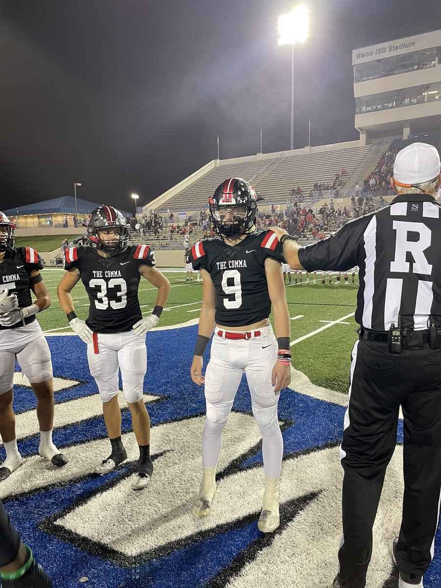 One of the best uniform matchups in Texas. 

West going with The Comma jerseys. Mexia with the Halloween black cat. 🔥 #txhsfb