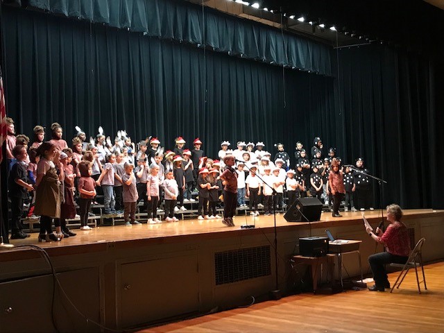 LMeidl3's tweet image. Musical magic by the one-and-only Mrs. G!