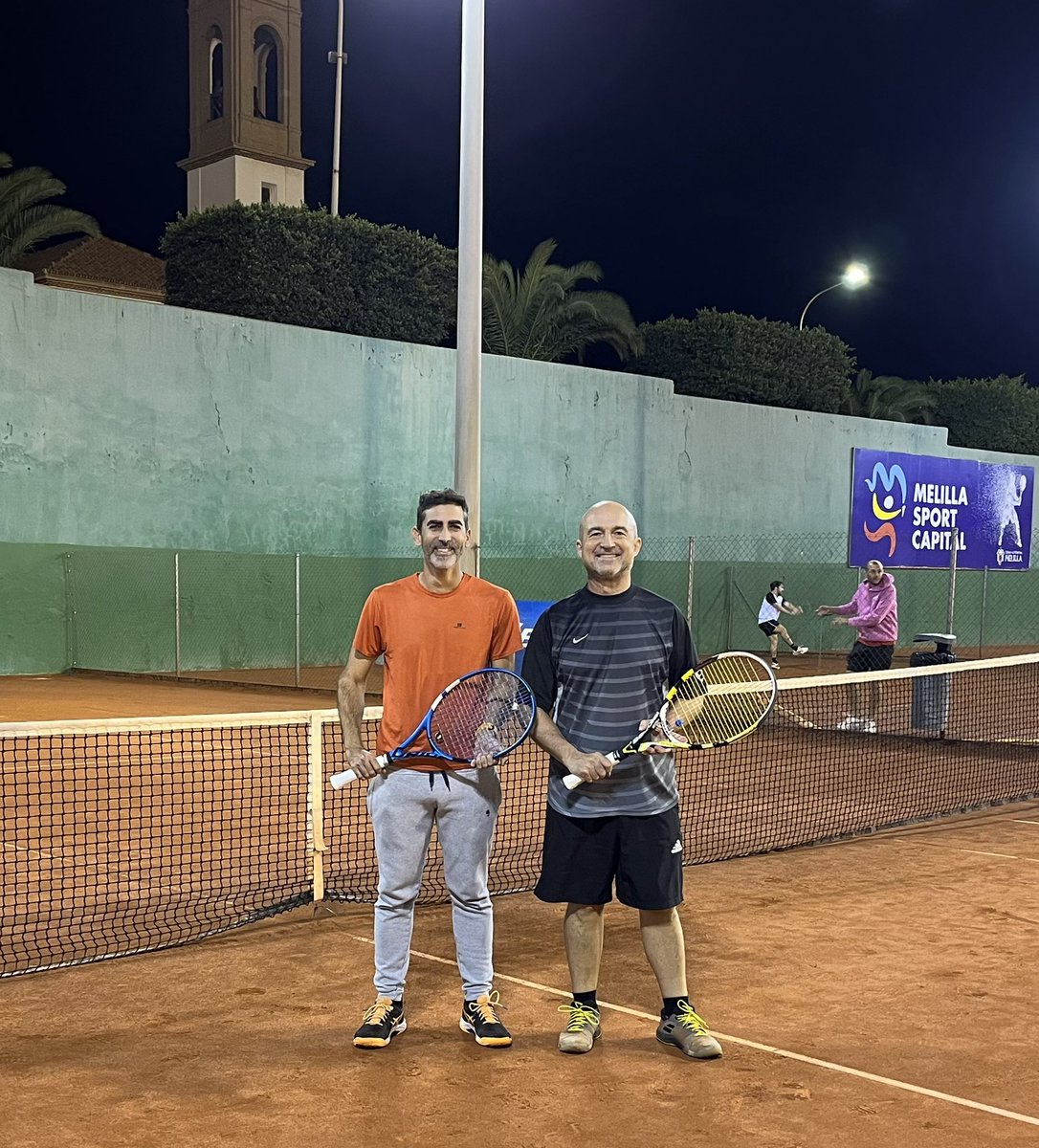 Vaya 1er set de hora y cuarto en el partido de cuartos de final de del Campeonato Territorial Absoluto de <a href="/MSC__Oficial/">Melilla Sport Capital</a> organizado por <a href="/TenisMelilla/">Feder. Tenis Melilla</a> 
Menos mal que el 2º ha sido más “light”, pero aún así tanto <a href="/dagu07/">Daniel Agullo Garcia</a> como un servidor nos hemos ido listos a casa 😰
Un placer 👍