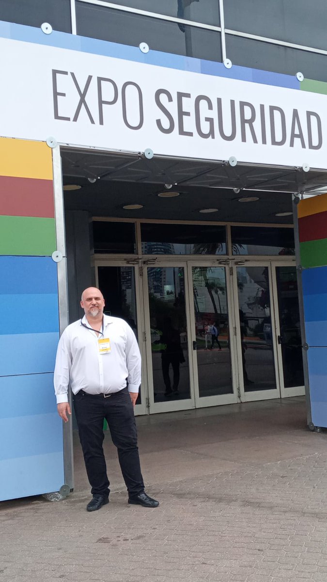 ProQuilmes1's tweet image. Hoy participamos de la Expo Seguridad de BA en la Rural ,una exposición de seguridad privada.
Poniendo el foco en el cuidado de todo vecino que requiera datos,tecnología,personal capacitado ,también recorrimos los estand  y participamos de charlas estupendas.