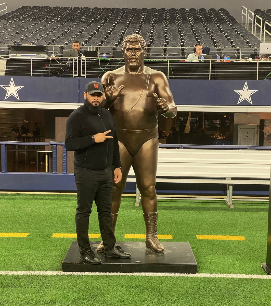 RobAurelius's tweet photo. A year ago today, I flew out to @CityOfDallas for the 1st time to meet w/ @Danial_Ali998 and attend the @WrestleMania 38 On-Sale Party at @ATTStadium. It was a great event and I even took a pic with my birthday twin @TheGiant46. 🔥
#WrestleMania #ARCGWWETour #WWEDallas #WM38 https://t.co/82Btj7Trxz