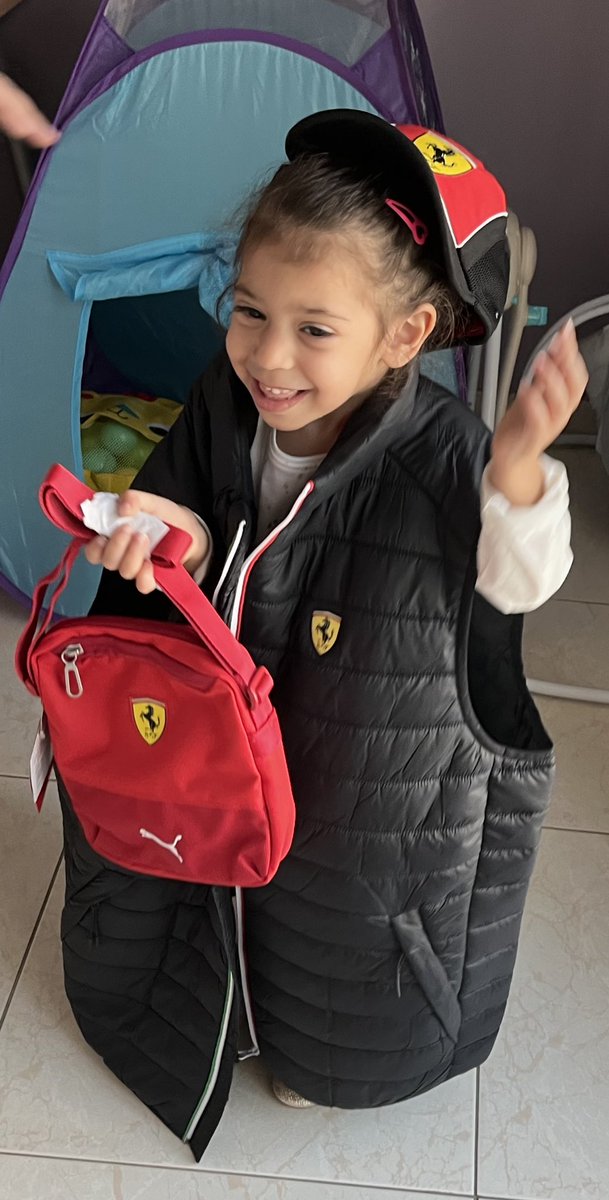 fayyyyyk's tweet photo. My niece wearing our favourite f1 team’s merch who we would both be so excited to see racing in person in the Abu Dhabi f1 face!!! @etisalatand #eAndGrandPrix https://t.co/7chs8QUoUn