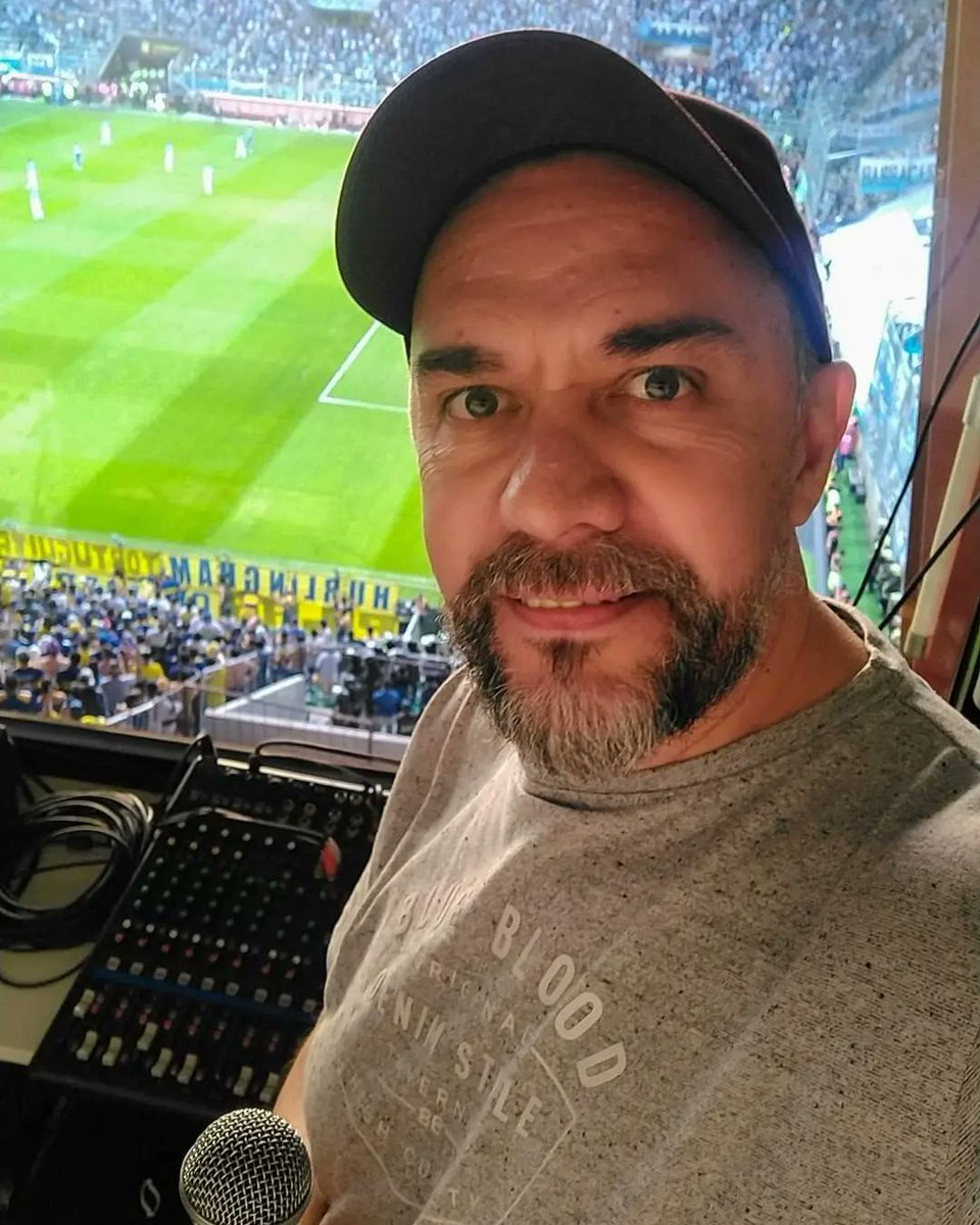 miguegauna's tweet photo. Una semana con muchas muestras de afecto y cariño por el laburín del #Domingo en el #TrofeoDeCampeones.
¡Gracias! 🎙️
#lavozdelestadio #villamercedes #SanLuis #locucion @BocaJrsOficial @RacingClub @LigaAFA @ParqueLaPedrera @ProgDeportesSL https://t.co/3YC6Mz1nU1
