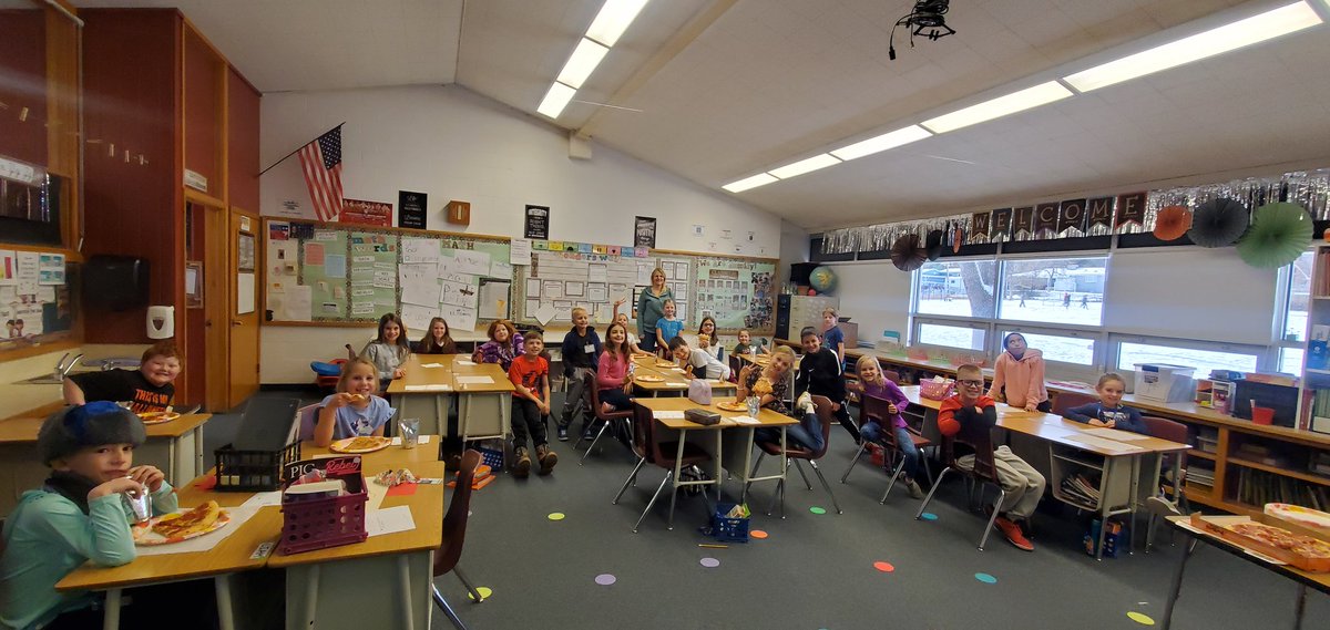 Thank you to Family Fare Supermarket - Baken Park for partnering w/ the Rushmore Noon Optimist all during <a href="/redribbonweek/">Red Ribbon</a>. TY for providing a pizza party for the art contest winner and her classmates. <a href="/rcschools/">Rapid City Schools</a> <a href="/OptimistOrg/">Optimist Intl</a> #redribbon