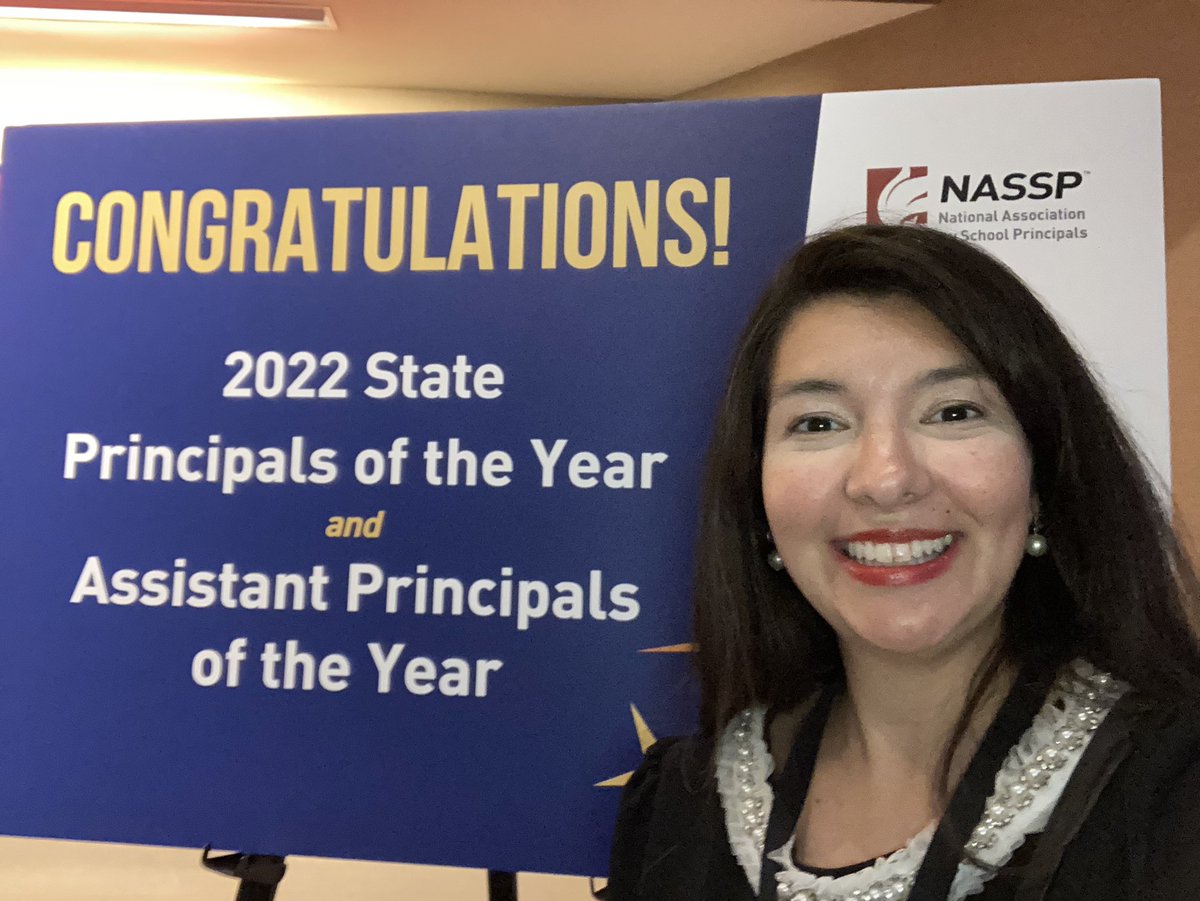 MrsDianeFox's tweet photo. π― Ahh, I was able to get a selfie with @RonnNozoe from @NASSP at #Illuminate2022 Gala. Thank you @SAANYS for this amazing privilege to represent NY this year as #APOY2022 https://t.co/vkFC7nk4ez