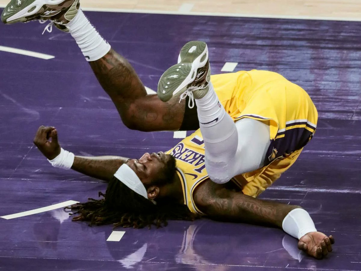 barstoolsports's tweet photo. LeBron 'No Excuses' James Is Crying That He Needs To Learn How To Flop To Get Calls https://t.co/nsWljyLpHL https://t.co/12j7kL8FOj