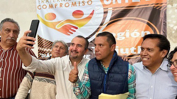 FraCom2022's tweet photo. Esto fue un poco de lo que #Teziutlan nos regaló Activos, jubilados y Personal de Apoyo y Asistencia a la educación compartieron propuestas, ideas y necesidades. 🧡🫂 https://t.co/3TcvY6LnBV