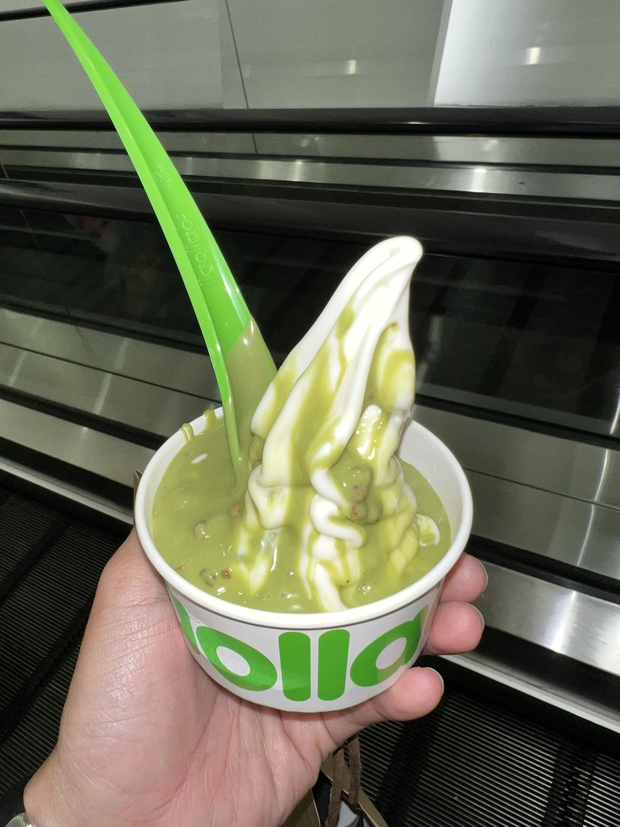 ezhrjmn's tweet photo. Harini llao llao buat promo RM11 je per tub. Cepat geng!

**gmbr kanan sekadar hiasan https://t.co/QSrjr5UMku