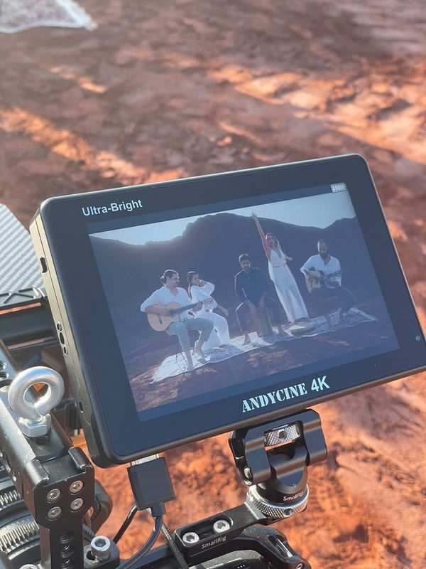 @fivosvas capture their happy moment with Andycine C7 field monitor.

#andycine #c7 #andycinec7 #cameramonitor #fieldmonitor #7inchmonitor #band #ultrabright #cinema #camreagera #videoshooting #cinematographer #filmmakers