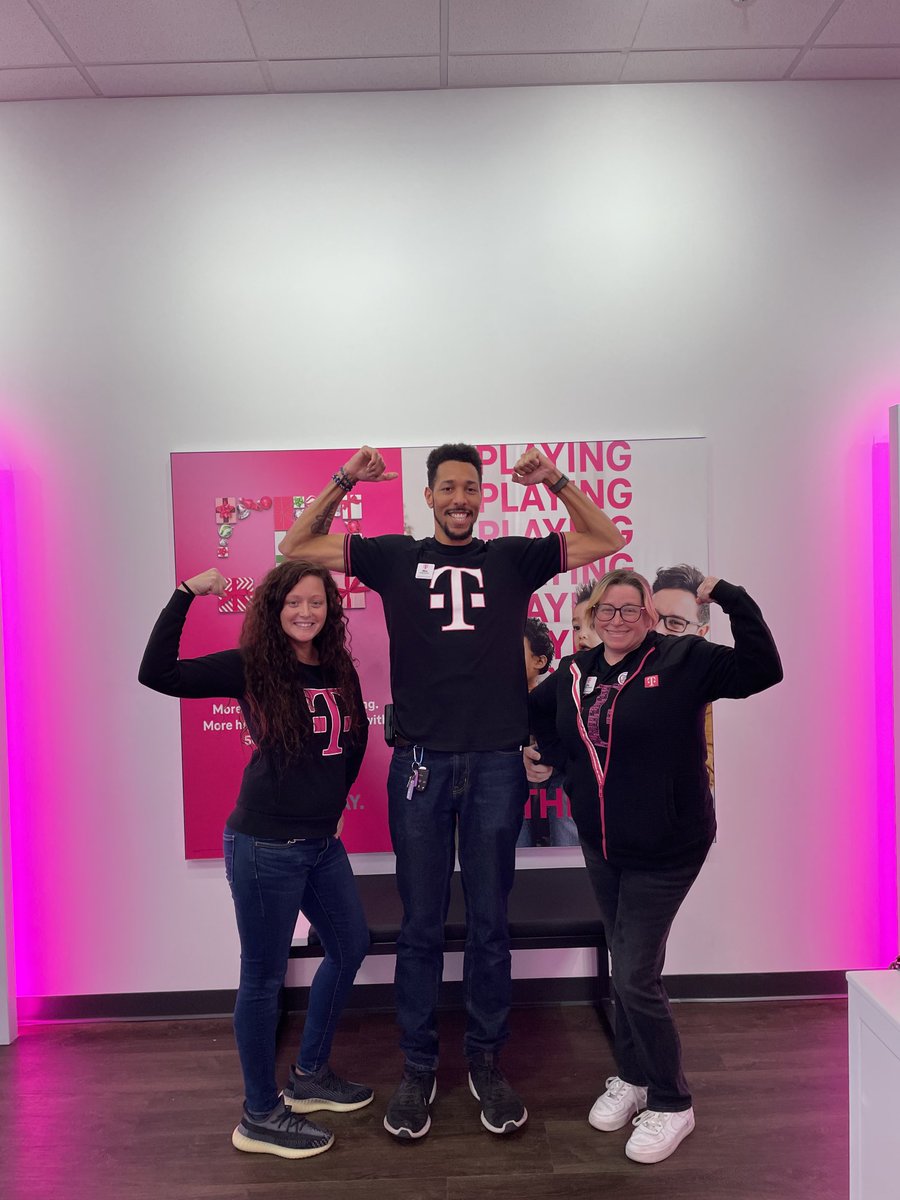 BKnollRetail's tweet image. A BIG congratulations to our newest certified Mobile Expert in Dayton!! Wes joins the Springfield team and is ready to bring the uncarrier experience to life! #DYTFlightClub #MobileExpert @CinciTrainer⁩ ⁦@MagentaJesTSM⁩ ⁦@wderrickindy⁩ ⁦@domjrcoleman⁩