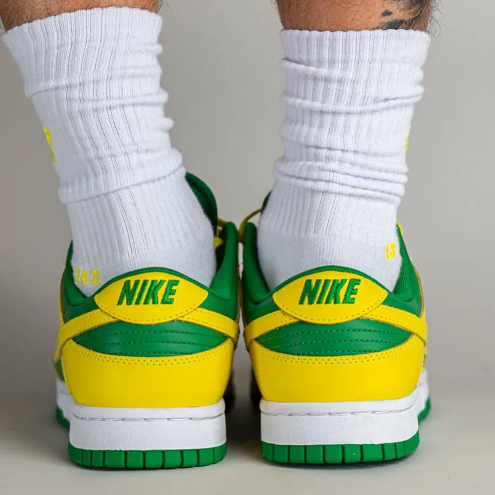 dunk low brazil on feet