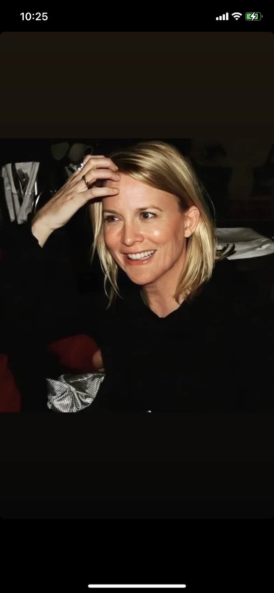 So gorgeous omg <a href="/LaurelLHolloman/">Laurel Holloman</a> #laurelholloman