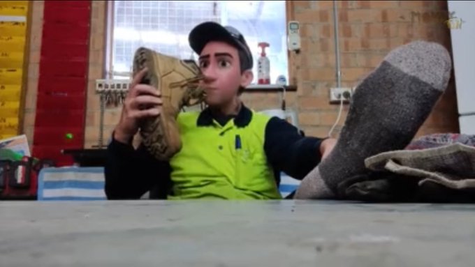 3 pic. What are you having for smoko?

#footfetish #aussietradie https://t.co/EapE7odh5c