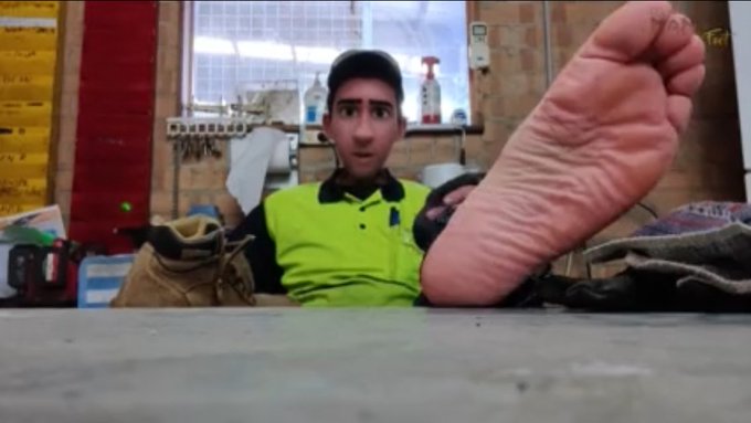 4 pic. What are you having for smoko?

#footfetish #aussietradie https://t.co/EapE7odh5c