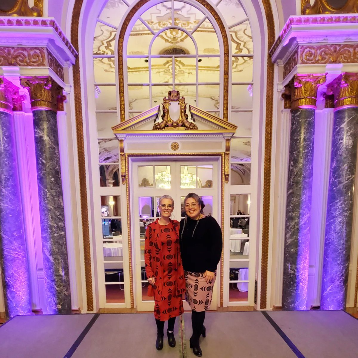 aylelum's tweet photo. 💜💜
#TransitionsStudio Event with @Transitions in Ottawa.
📸 @sphereyyc (thanks Danielle😎)
#transitionslenses #eyestyle #fashion #Indigenousfashion #Snuneymuxw #sisters #joelgoodartist https://t.co/fsyki9JhVf