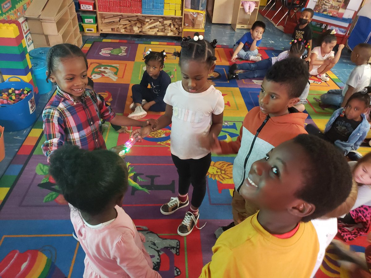 MtCarmelES_HCS's tweet photo. Monday in STEM, Pre-K learned how human bodies conduct electricity and how electrodes are needed to complete the circuit. @drhafza @DrAttenyaScott @KrystalLRichter
@iammrsbolds @AntonioMattox2
#MustangsRock #CommunityBuilders #YouBelongInHenry #ExpectEarlyLearningHCS https://t.co/NDwSFJSRCd