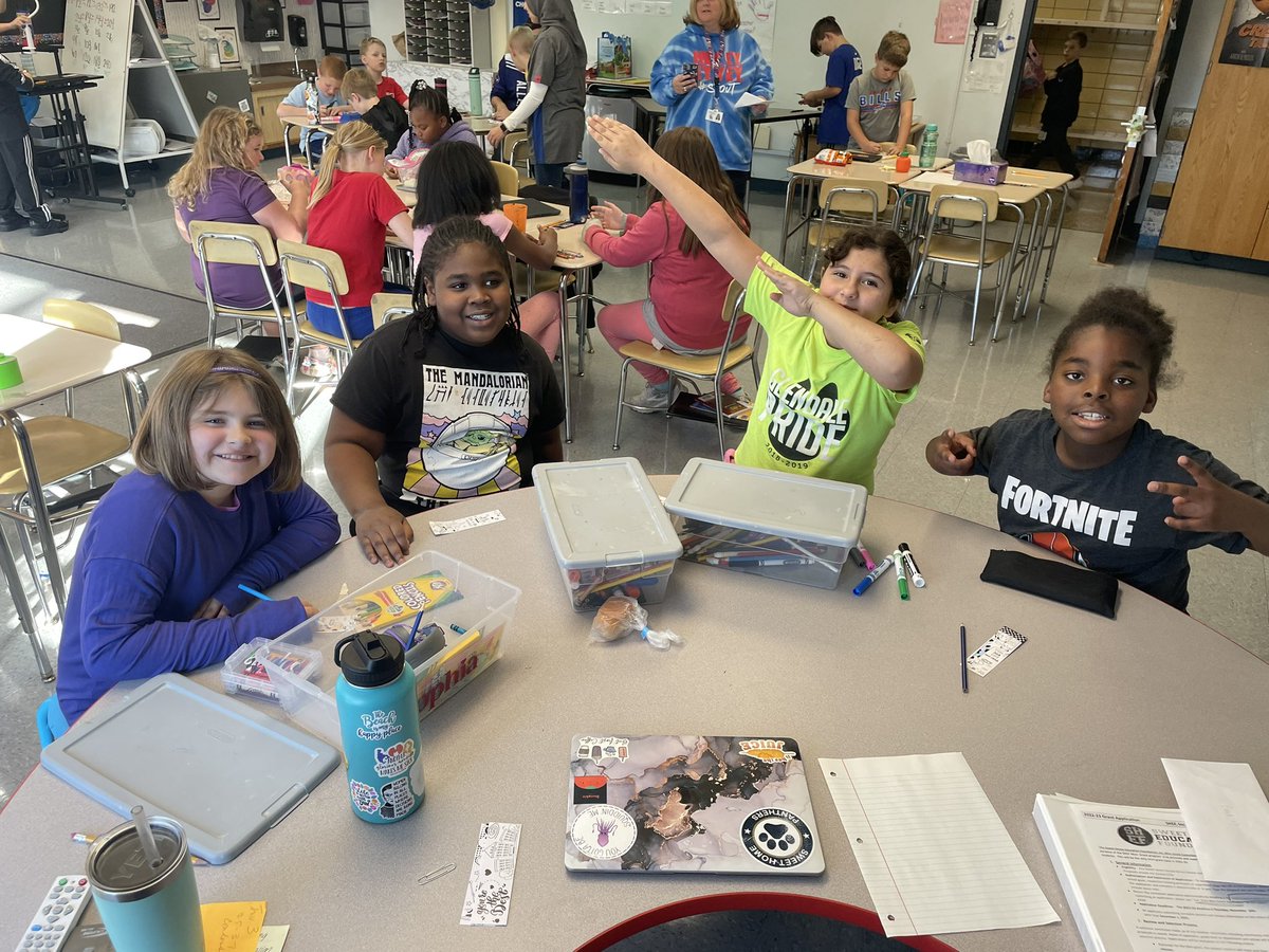 MissLandSH's tweet photo. What better way to kick off the long weekend than spending time with @Kawpow93’s class! We had a blast working on our kindness bookmarks! 💙💛 https://t.co/vaE0RcsP7Z