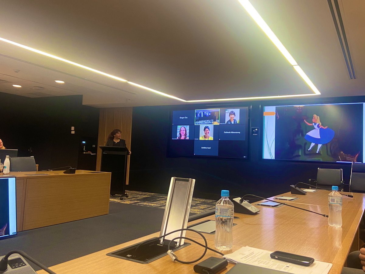 Mew_Sudjit's tweet photo. Such a wonderful presentation. Really enjoy listening Alice in Review Land #SONM_ARS_2022 https://t.co/q848IDcY7W