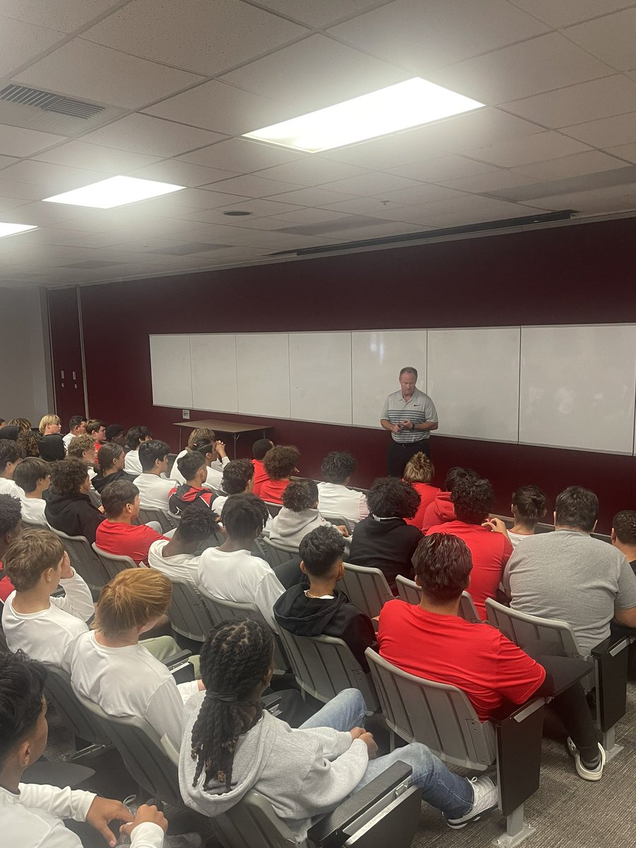 LVWildcatsFB's tweet photo. Thanks to legendary coach and former Wildcat Head Coach @CoachCink for stopping by and giving our guys a pre-game speech before our state semi finals match up! Give Coach Cink a quick 3 👏🏽 👏🏽 👏🏽 !! Gooo catss! 
“Once a Wildcat, Always a Wildcat”

#TheWildcatWay https://t.co/rw2b6prbZP
