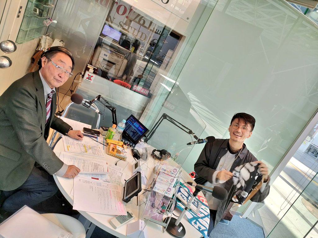 fm_haro's tweet photo. 風しずく合同会社代表　鈴木力哉さん🎙“贈れて、飾れて、使える”パッケージから楽しむことができる注染染めの手ぬぐいを絵葉書のように贈り物にしたり絵として飾ったり…とってもオシャレ！
＃FMHaro ＃風しずく合同会社　＃CHUSENLetter ＃浜松いわた信用金庫　＃チャレンジゲート https://t.co/t5NSsT2e2I