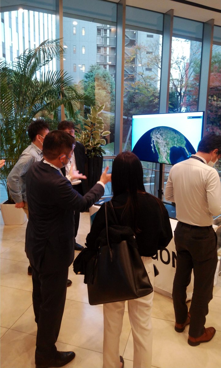 HexagonSIG's tweet photo. Hexagon and Fujitsu showcased our latest technology for providing real-time traffic information and digital twin modelling at the Belgium Embassy in Tokyo. We've formed a partnership aiming to reduce CO2 #emissions and increase traffic #safety.

#transportation #infrastructure https://t.co/uYe3IGgUre