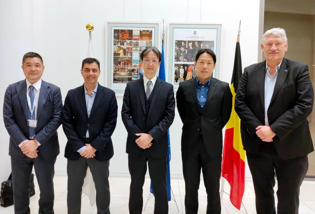 HexagonSIG's tweet photo. Hexagon and Fujitsu showcased our latest technology for providing real-time traffic information and digital twin modelling at the Belgium Embassy in Tokyo. We've formed a partnership aiming to reduce CO2 #emissions and increase traffic #safety.

#transportation #infrastructure https://t.co/uYe3IGgUre
